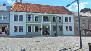 Budova - nová fasáda